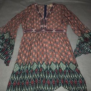 Beautiful long split sleeve dress! Deep V Cute!